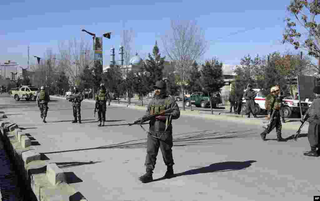 دھماکے کی ذمہ داری داعش نے قبول کرلی ہے۔ اس سے قبل بھی داعش افغانستان میں حالیہ چند ہفتوں کے دوران ہونے والی کئی کارروائیوں اور حملوں کی ذمہ داری قبول کرچکی ہے۔ 