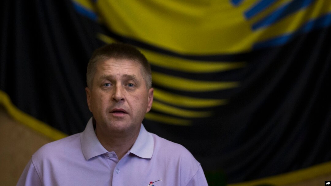 Vyacheslav Ponomarev, yang mengaku sebagai walikota Slovyansk, Ukraina, memberikan keterangan kepada media, 25 Mei 2014 (Foto: dok).