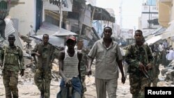 Dakarun gwamnatin Somaliya kenan ke rangadi a kasuwar Bakara da ke birnin Mogadishu