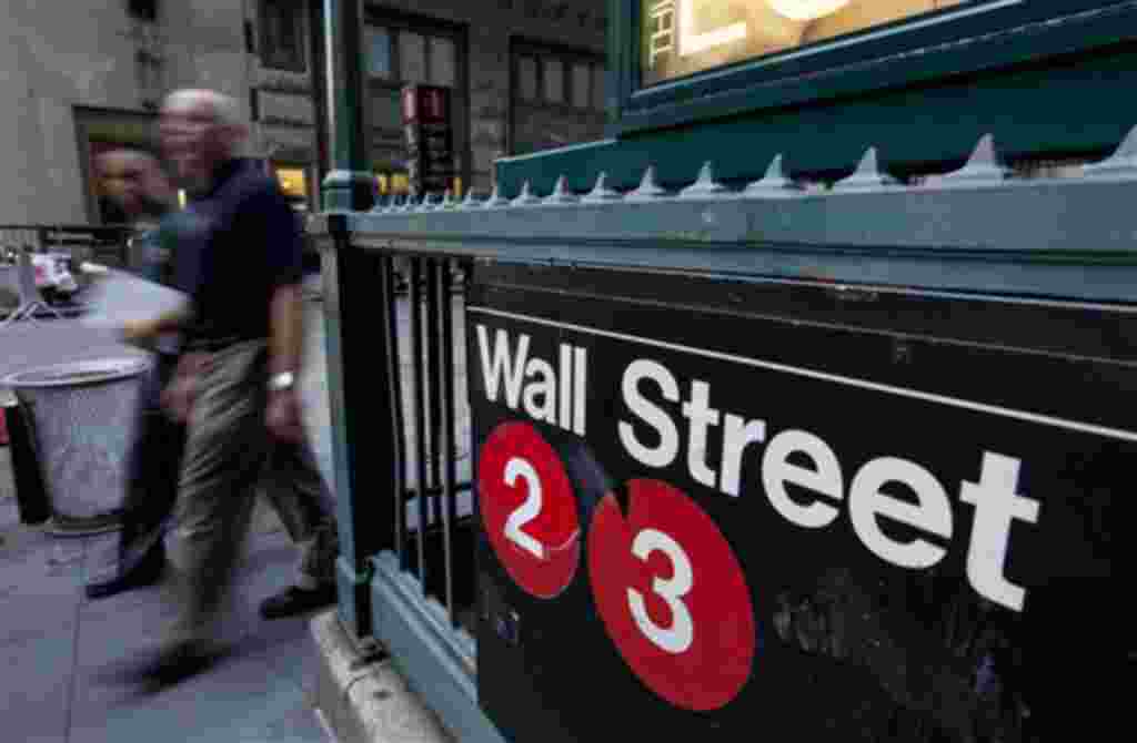 El distrito financiero de Wall Street en Nueva York es el centro de atención de las operaciones bursátiles.