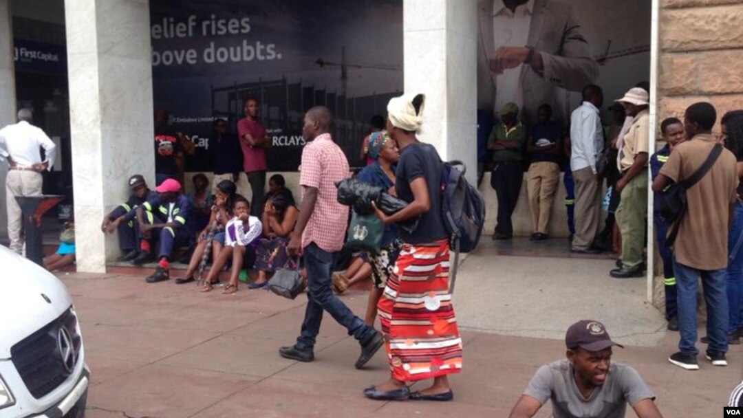 Bulawayo Cash-Bank queues 