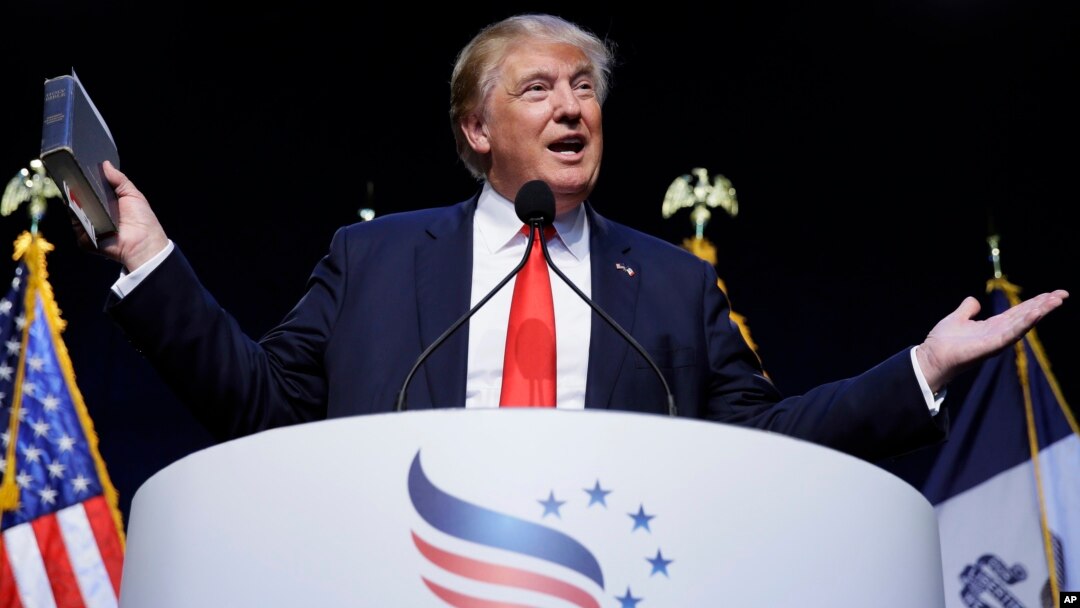 Bakal Capres Partai Republik, Donald Trump dalam kampanye di Des Moines, Iowa, Sabtu (19/9).