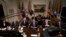 Barack Obama junto al vicepresidente Joe Biden se reúnen en la Casa Blanca con un grupo de empresarios para promover los beneficios de la reforma de inmigración.