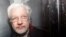 Osnivač WikiLeaksa Julian Assange napustio je Westminsterski sud u Londonu, Britanija 13. januara 2020. REUTERS/Simon Dawson/File Photo