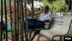 A patient with kidney disease rests on a bench at a dialysis center, in Phnom Penh, Cambodia, January 23, 2018. (Khan Sokummono/ VOA Khmer)