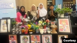 Kristiawati (berkaca mata), guru SDN 2 Bejiarum Wonosobo, Jateng bersama murid-muridnya dalam acara Wardah Inspiring Teacher. (Dok. pribadi)