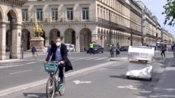The Rue de Rivoli in Paris, closed off to most traffic except bikes. (Lisa Bryant/VOA)