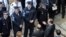 Le président français François Hollande et son ministre de l'Intérieur Bernard Cazeneuve lors de la cérémonie d'hommage au policier Jean-Baptiste Salvaing et sa femme, agent administratif Jessica Schneider, tués à coup de couteau par Larossi Abballa, à P