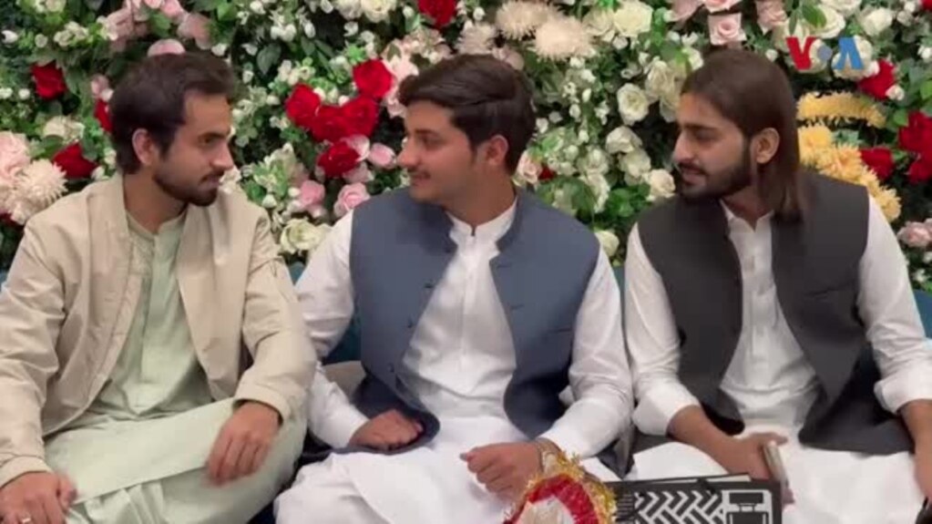 وزیرستان په تېرو شل کلونو کې د جګړې میدان ګرځېدلی چې ناامنۍ او کډوالۍ یې ځایي خلک ځپلي خو دوي خپل کلتور، خپل دودونه په کډوالۍ کې هم ساتلي دي