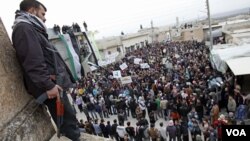 Grupos defensores de los derechos humanos manifestaron que por lo menos 13 personas han muerto este miércoles en todo el país.