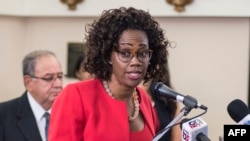 ARCHIVO - La primera vicepresidente de Costa Rica, Epsy Campbell, en conferencia de prensa en la Asamblea Legislativa, anuncia su renuncia como canciller en San José, el 11 de diciembre de 2018. AFP/Ezequiel Becerra.