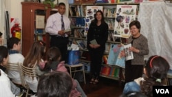 Estudiantes de 7 a 11 años tuvieron la oportunidad de escuchar la lectura del libro 'The Giving Tree', del autor Shel Silverstein.