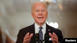 Presiden AS Joe Biden memberikan pidato pada peringatan setahun pandemi COVID-19, Kamis malam (11/3). 