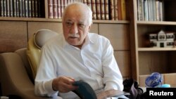 Fethullah Gulen (77 tahun), ulama Muslim yang tinggal di AS, dituduh Ankara mendalangi kudeta militer di Turki tahun 2016 yang gagal.