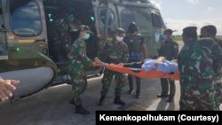 Helikopter TNI siap mengevakuasi anggota TGPF yang luka-luka akibat penembakan di Kabupaten Intan Jaya, Papua 10 Oktober 2020 lalu. (Foto ilustrasi/Kemenkopolhukam)