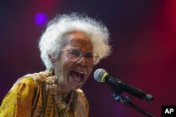 It took almost half a century for de França to find her audience. Her belated fame largely reflects a revival taking place in Brazil, where vinyl records outsold CDs and DVDs for the first time last year. (AP Photo/Andre Penner, File)