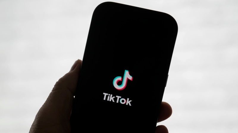 Trump discussing TikTok purchase with multiple people; decision in 30 days