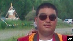 ནིའུ་ཡོག་ནང་དུ་ཚེ་དབང་ནོར་བུ་ལགས་དམ་པའི་ཆེད་དུ་སྨོན་ལམ།