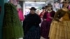 Celia Jaliri Choque espera a los clientes en su tienda de ropa para cholitas en La Paz, Bolivia, el sábado 29 de junio de 2024. [Archivo]