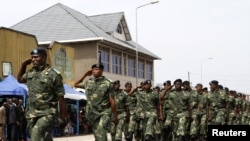 2014年6月30日刚果民主共和国（金）军人参加游行纪念独立日