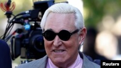 Roger Stone, ex asesor de campaña del presidente Donald Trump, será sentenciado esta semana por varios delitos federales, pero hay denuncias de que el Departamento de Justicia ha intervenido en el caso en contra de sus propios fiscales.