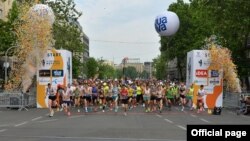 Takmičari na startu jedne od trka 34. Beogradskog maratona, u Beogradu, 6. juna 2021. (Foto: Zvaničan sajt Ministarstva odbrane Srbije)