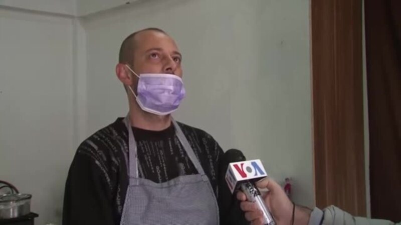 Стружанец дели бесплатни топли оброци до социјално ранливите категории