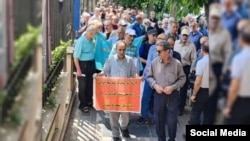 تجمع بازنشستگان مخابرات در تهران مقابل وزارت ارتباطات ( یکشنبه ۱۱ مرداد ۱۴۰۵)