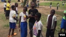 Abana b'impunzi z'Abarundi bigira mu nkambi ya Lusenda muri Repubulika ya Demokarasi ya Congo