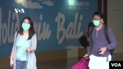 Sejumlah wisatawan China yang tengah berlibur di Bali, mengajukan perpanjangan izin tinggal. (Foto: VOA/videograb)