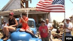 En Joplin, Missouri, los residnetes recibieron la visita del presidente de Estados Unidos, Barack Obama, quien viajo personalmente a evaluar la situación.