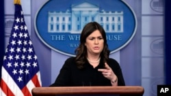 រូប​ឯកសារ៖ លោកស្រី Sarah Huckabee អ្នក​នាំ​ពាក្យ​សេតវិមាន។