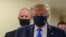 El presidente de EE.UU., Donald Trump, se ha negado a usar mascarilla desde el inicio de la pandemia. El pasado sábado lo hizo por primera vez en público al visitar un hospital militar a las afueras de Washington.