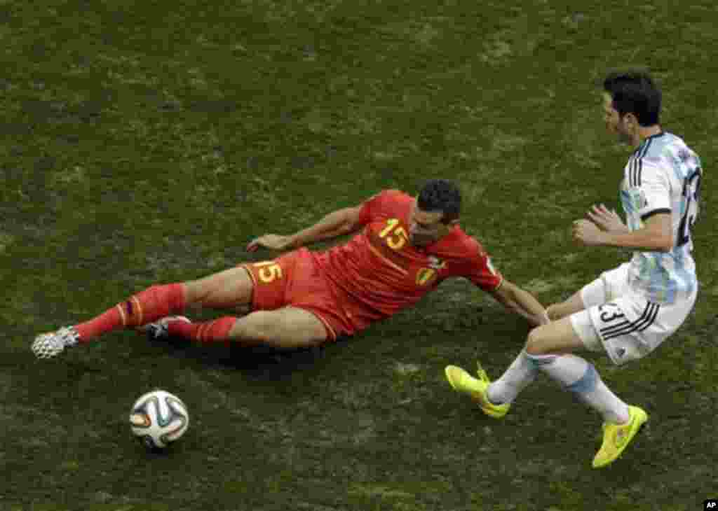 Belgium's Daniel Van Buyten, left, and Argentina's Jose Maria Basanta fight for the ball during the World Cup quarterfinal soccer match between Argentina and Belgium at the Estadio Nacional in Brasilia, Brazil, Saturday, July 5, 2014. (AP Photo/Thanassis 