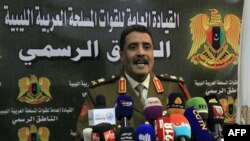 Ahmad al-Mesmari, porte-parole des forces de Haftar, s'adressant aux médias dans la ville de Benghazi, dans l'est de la Libye, le 6 janvier 2020 après la prise de Syrte.