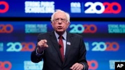 Kandida e Senatè Bernie Sanders (I-Vt.), i t ap pale devan Asosyasyon Edikasyon Nasyonal la nan vil Houston, Eta Tegzas, nan dat 5 jiyè 2019 la.