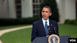 El presidente Obama respondió brevemente a los periodistas al abandonar el Jardín de las Rosas de la Casa Blanca tras un anuncio.