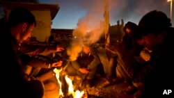 Migrants sur le port of Mitylene sur l'île grecque de Lesbos. (AP photos)