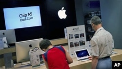 Customers are seen in an Apple store in Madrid, Spain, August 25, 2011