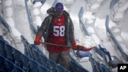 Navijači Buffalo Billsa pozvani da pomognu u raščišćavanju stadiona.