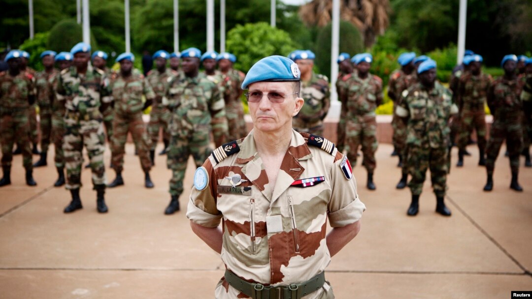 Sebagian besar dari sekitar 6.000 tentara Afrika di Mali resmi menjadi bagian dari pasukan perdamaian PBB dalam upacara Senin (1/7).
