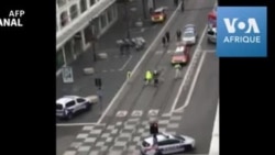 La police sur les lieux après une attaque mortelle au couteau dans la ville française de Nice