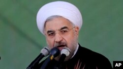 Presiden Iran Hassan Rouhani saat memberikan pidatonya di parade militer tahunan di Teheran, Iran (22/9).