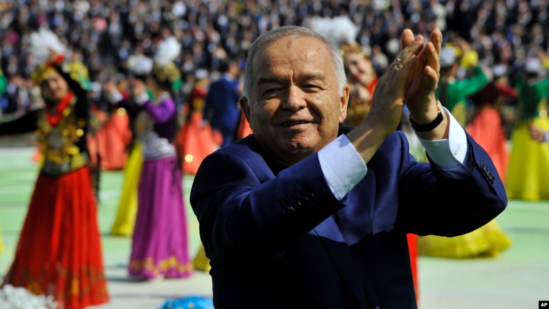 Navro’z tantanasida so’zlagan prezident O’zbekiston hech qachon hech kimga bosh egmagan, egmaydi deb yana bir bor eslatib ketdi. Tashqi dunyo saylovga aralashayotgani yo’q. Xalqaro hamjamiyat ham Karimov lavozimini bo’shatmoqchi emasligini biladi. AQSh rasmiylari so’zi bilan aytganda, O’zbekistonda kim rahbar bo’lsa, o’sha odam bilan hamkorlik davom etadi. 