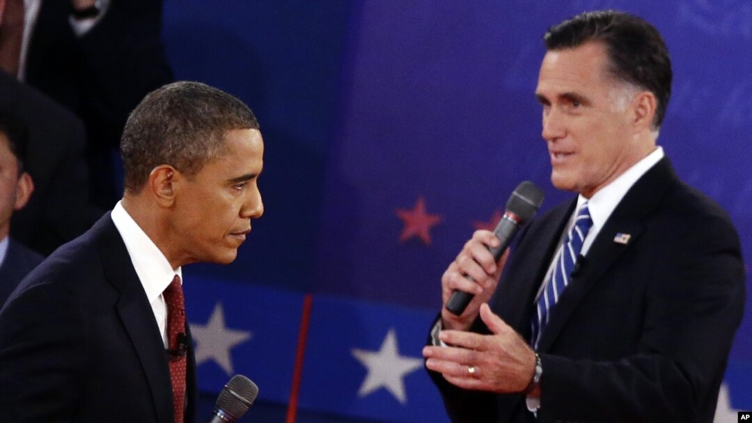 Presiden Barack Obama dan Capres partai Republik Mitt Romney dalam debat Capres kedua di Universitas Hofstra, New York Selasa malam (16/10).