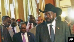 Le président du Sud-Soudan, Salva Kiir, arrivant à Addis Ababa, le 12 juin, 2011