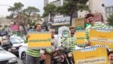 <div>نمایشگران خیابانی در کمپین &laquo;از خودمان شروع کنیم&raquo; برای اطلاح رفتارهای ترافیکی در تهران تلاش می&zwnj;کنند. عکس: پانته&zwnj;آ نقوی انارکی (ارسالی از شما)</div>
