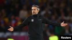 El director técnico de la selección de fútbol femenino de España, Jorge Vilda, reacciona en el partido en que su equipo venció a Reino Unido en la final de la Copa Mundial, en Sindney, Australia, el 20 de agosto de 2023.