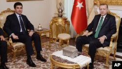 Thủ tướng Thổ Nhĩ Kỳ Recep Tayyip Erdogan (phải), và người đứng đầu chính phủ khu vực người Kurd ở Iraq họp ở Ankara, Thổ Nhĩ Kỳ, 27/11/13