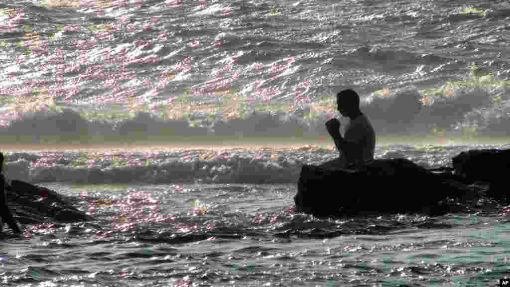 For those along the coast, and that is most of Libyans, the sea plays a central role, Benghazi, June 2011. (VOA-E. Arrott)
